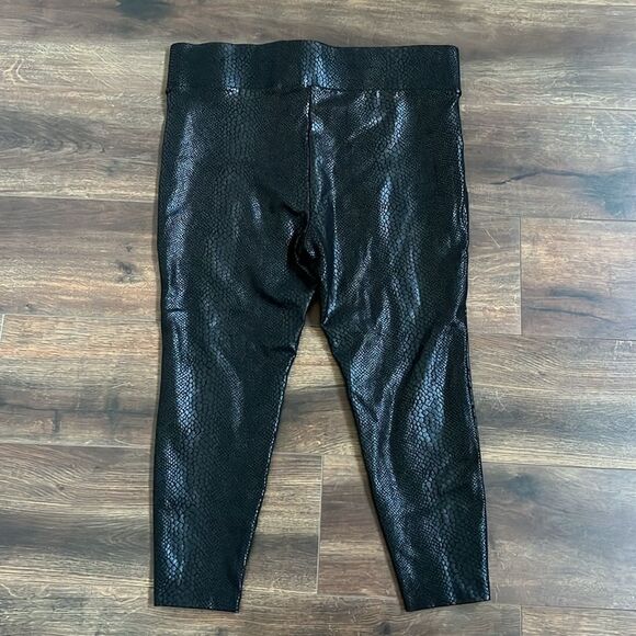 Torrid Size 2 Faux Vegan Leather Snake Print Pants Pixie Leggings Plus Size - Picture 7 of 8